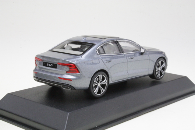Volvo S60 2018, harmaa
