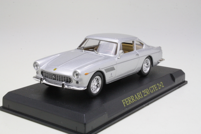 Ferrari 250GTE 2+2 Coupe 1962, hopea