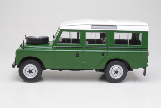 Land Rover Series III 109 1980, vihreä
