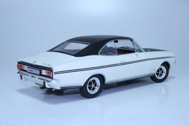 Opel Commodore A GS/E 1970, valkoinen