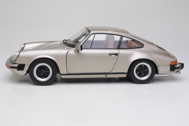 Porsche 911 Carrera 3.2 1977, bronze