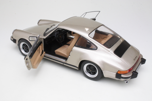 Porsche 911 Carrera 3.2 1977, bronze - Click Image to Close