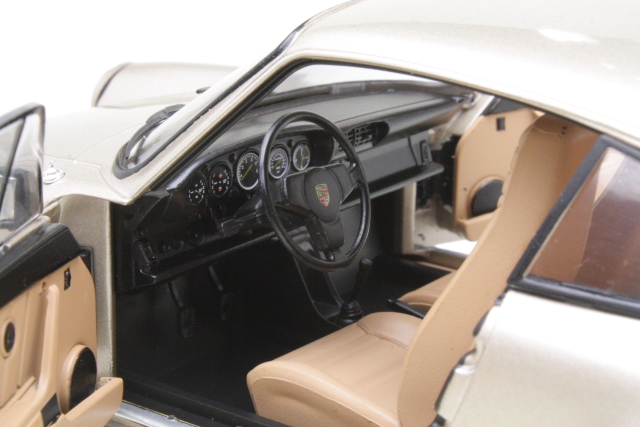 Porsche 911 Carrera 3.2 1977, bronze