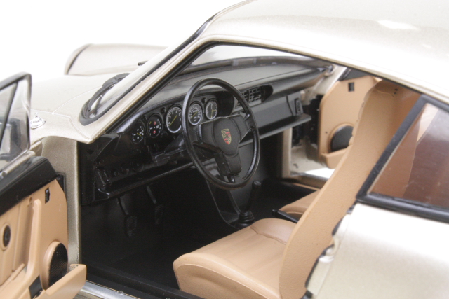 Porsche 911 Carrera 3.2 1977, pronssi - Sulje napsauttamalla kuva