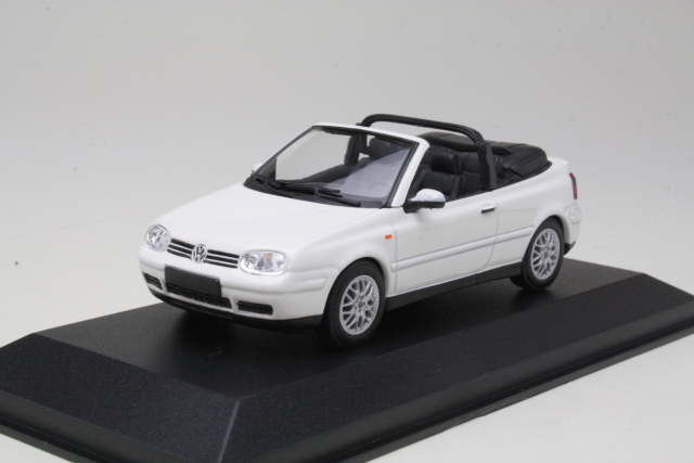 VW Golf 4 Cabriolet 1998, valkoinen