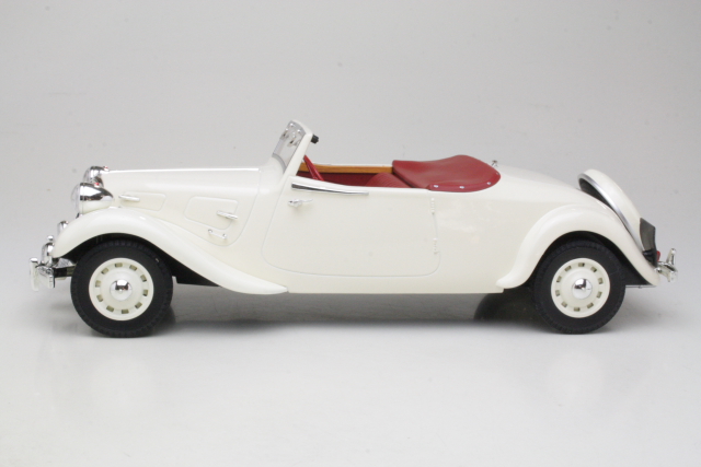 Citroen Traction Avant 11B Cabriolet 1939, valkoinen