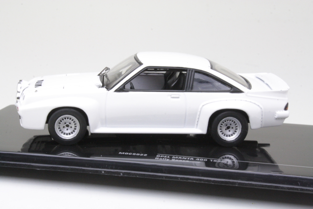Opel Manta B 400 1986, valkoinen "Rally Spec"