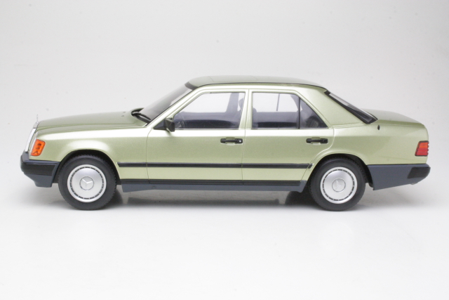 Mercedes 200D (w124) 1984, vaaleanvihreä