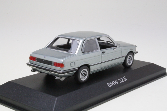 BMW 323i (e21) 1977, vaaleansininen