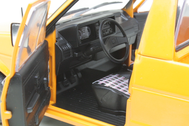 VW Caddy Mk1 1982, oranssi - Sulje napsauttamalla kuva