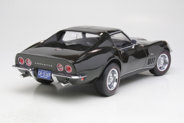 Chevrolet Corvette C3 1969, tummanvihreä