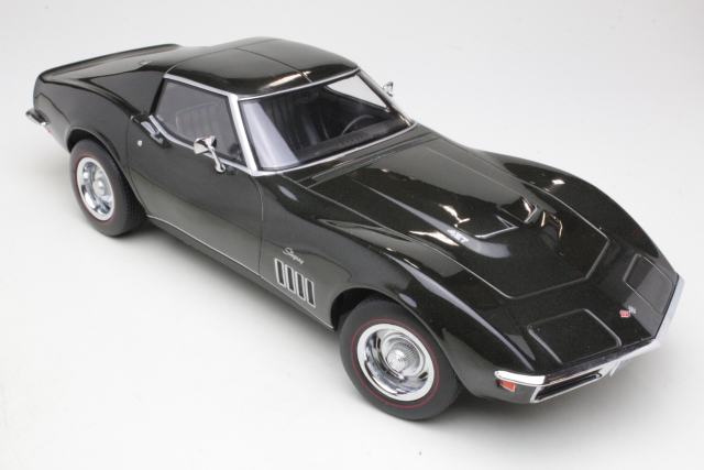 Chevrolet Corvette C3 1969, tummanvihreä