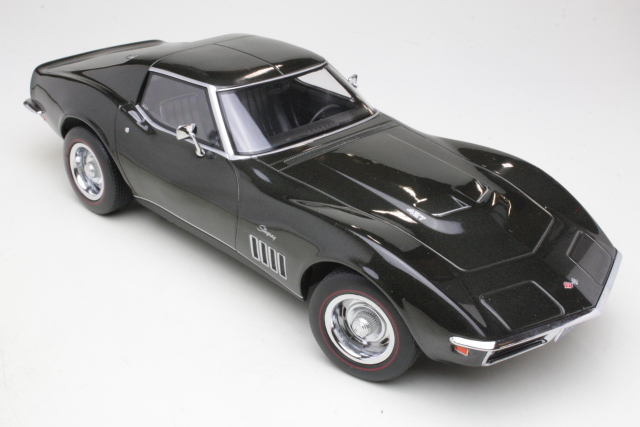 Chevrolet Corvette C3 1969, tummanvihreä - Sulje napsauttamalla kuva