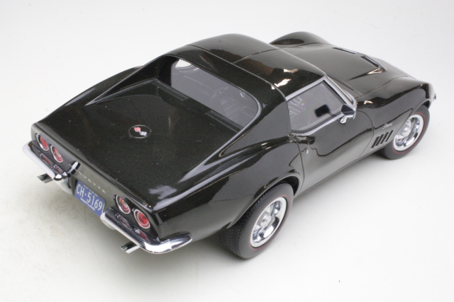 Chevrolet Corvette C3 1969, tummanvihreä - Sulje napsauttamalla kuva