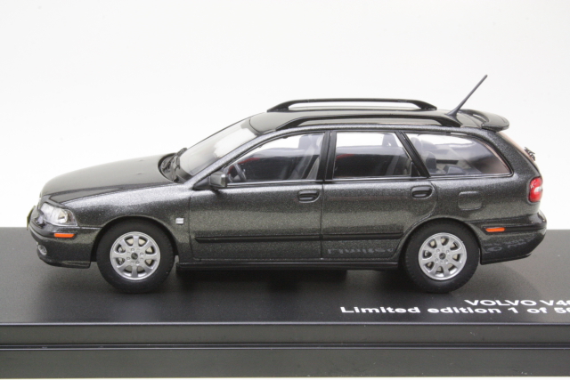Volvo V40 2001, dark grey