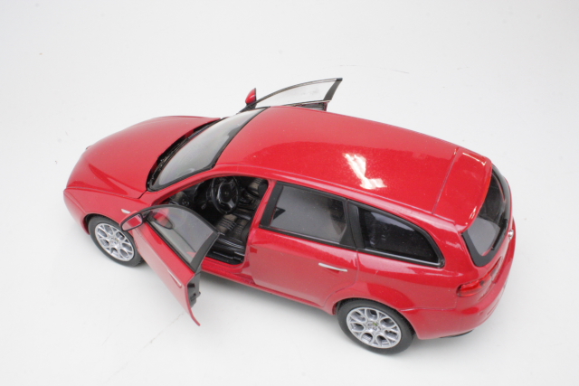 Alfa Romeo 159 Sportwagon 2005, punainen