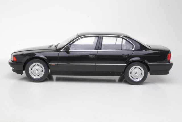 BMW 740i (e38) 1994, musta - Sulje napsauttamalla kuva