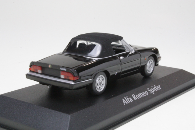 Alfa Romeo Spider 1983, musta