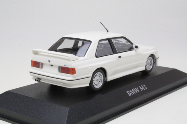 BMW M3 (e30) 1987, white