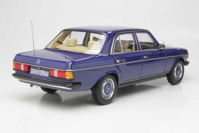 Mercedes 230 (w123) 1982, sininen