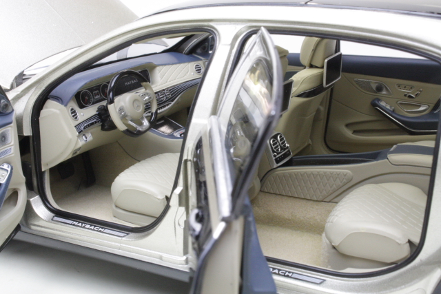 Mercedes Maybach S650 (X222), hopea/sininen