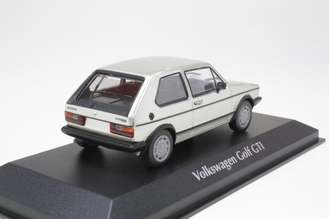 VW Golf GTi 1983, hopea - Sulje napsauttamalla kuva