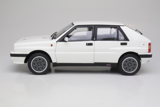 Lancia Delta HF Integrale 8V 1987, white - Click Image to Close