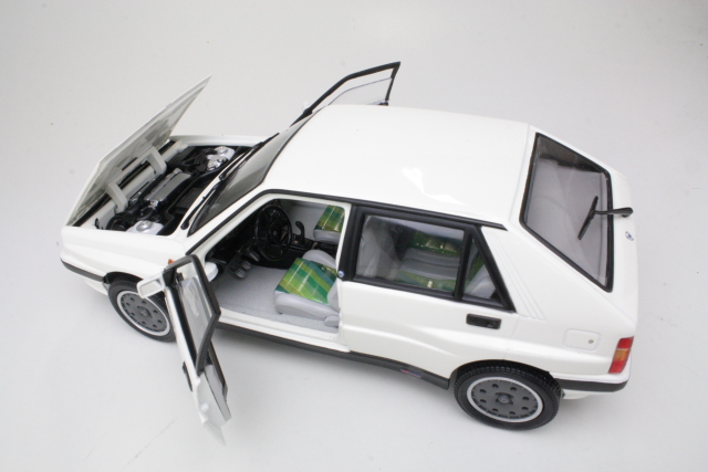 Lancia Delta HF Integrale 8V 1987, valkoinen