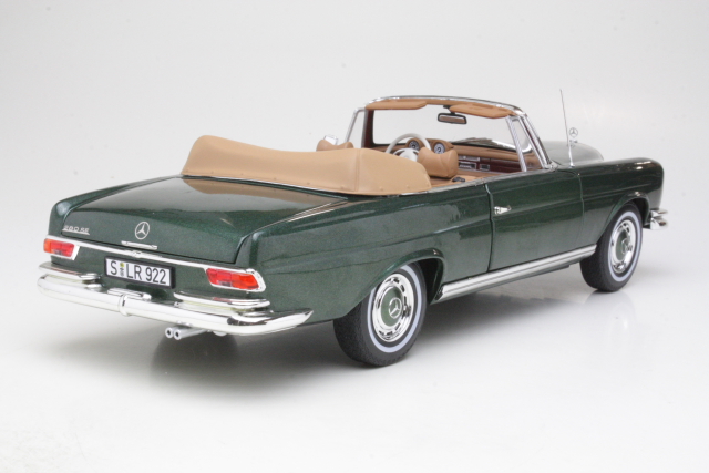 Mercedes 280SE (w111) Cabriolet 1969, vihreä