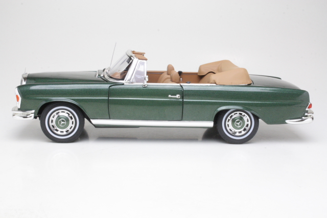 Mercedes 280SE (w111) Cabriolet 1969, vihreä