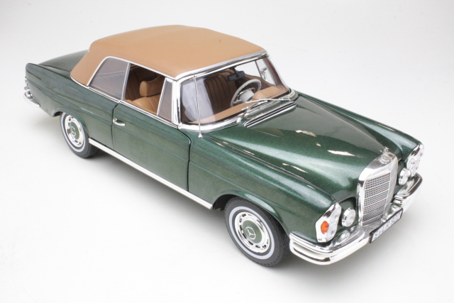 Mercedes 280SE (w111) Cabriolet 1969, vihreä