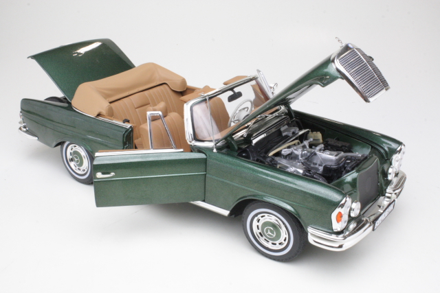Mercedes 280SE (w111) Cabriolet 1969, vihreä