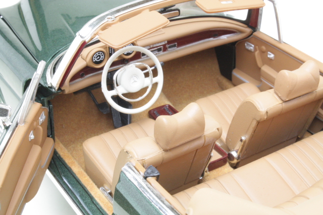 Mercedes 280SE (w111) Cabriolet 1969, vihreä