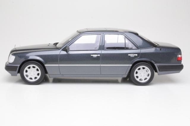 Mercedes E320 (w124) 1989, musta