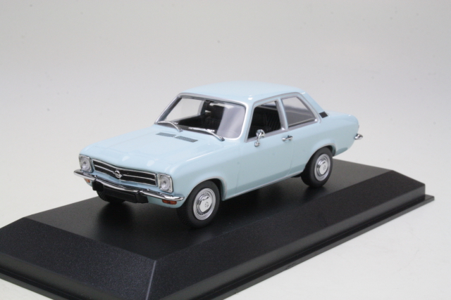 Opel Ascona A 1970, vaaleansininen