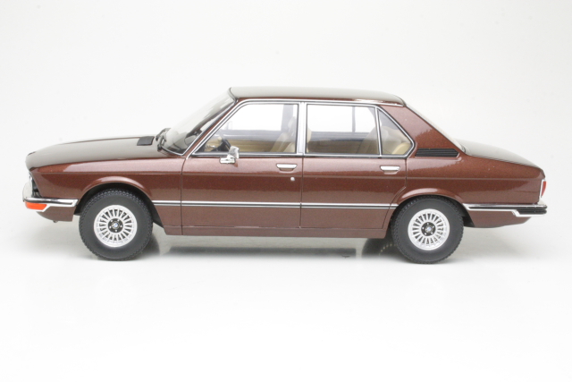 BMW 520 (E12) 1973, ruskea