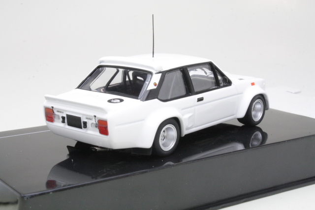 Fiat 131 Abarth 1978, valkoinen "Plain Body Version" - Sulje napsauttamalla kuva