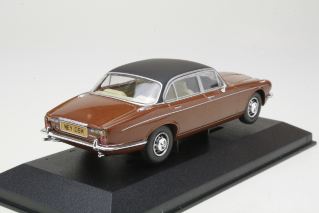 Daimler Sovereign Ser.2 Double Six Vanden Plas, brown