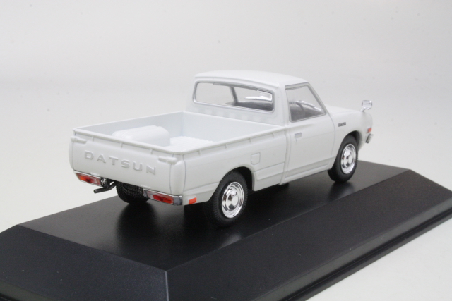 Datsun 620 1975, white - Click Image to Close