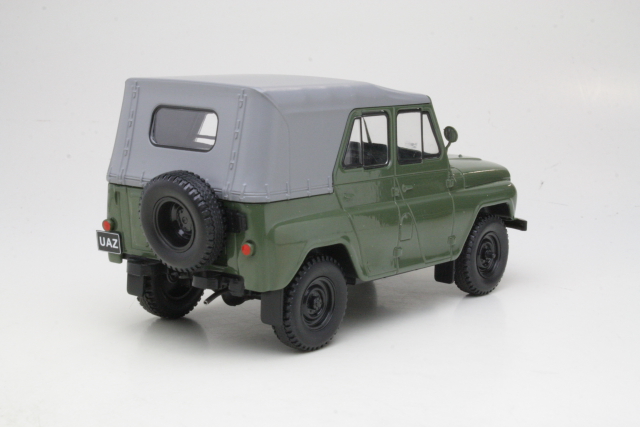 UAZ 469, matt green - Click Image to Close