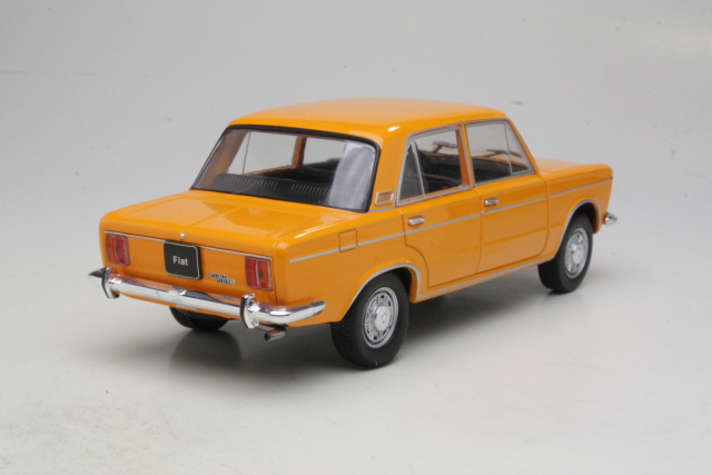 Fiat 125, orange - Click Image to Close