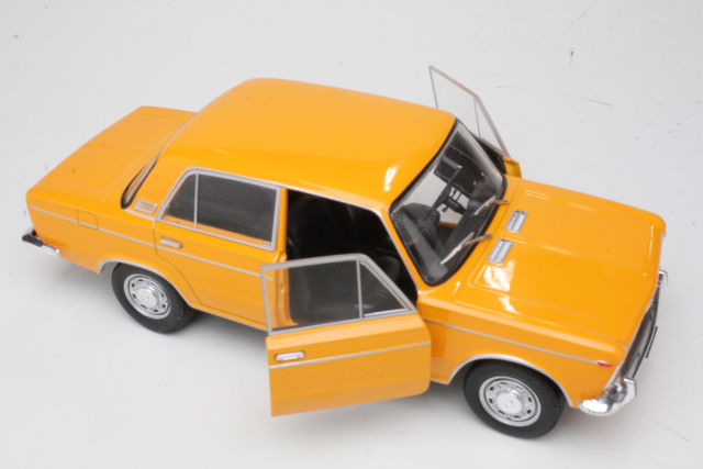 Fiat 125, orange - Click Image to Close