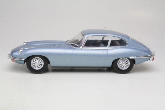 Jaguar E-Type, light blue