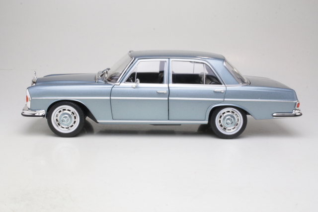Mercedes 280SE (w108) 1968, vaaleansininen