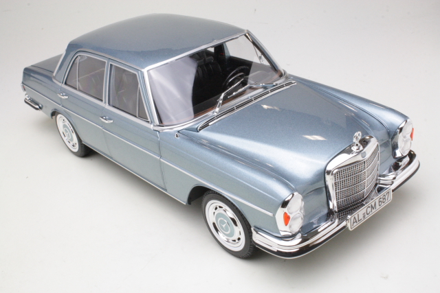 Mercedes 280SE (w108) 1968, vaaleansininen
