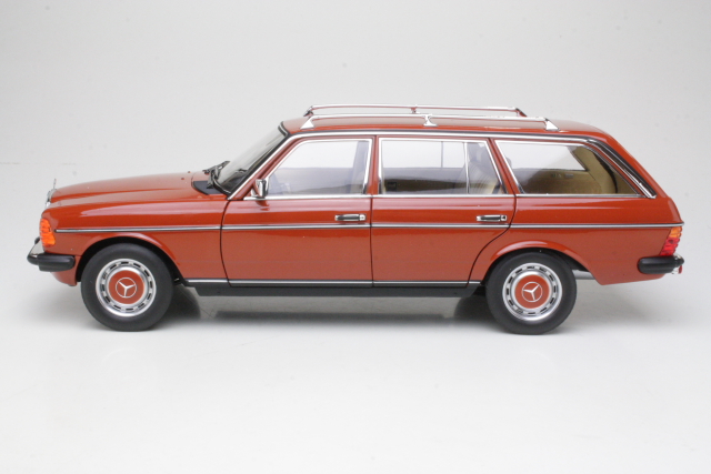 Mercedes 230TE (s123) 1982, red - Click Image to Close