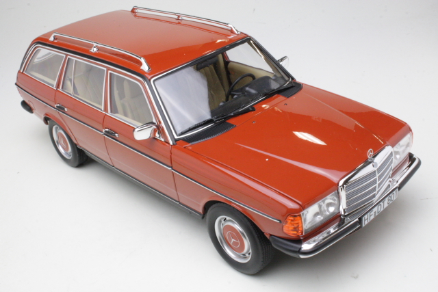 Mercedes 230TE (s123) 1982, red - Click Image to Close