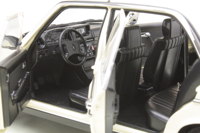Mercedes 200 (w123) 1980, beige "Taxi"