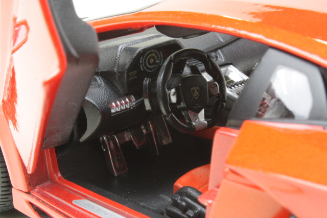 Lamborghini Aventador LP700-4 2011, oranssi