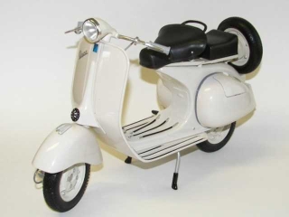 Vespa 150 VL 1T 1955, kermanvalkoinen 1:6
